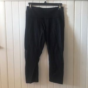 Lululemon size 6 black crops